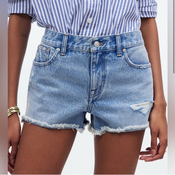 Madewell Low Rise Boyfriend Shorts in Glendora Wash, raw hem, size 29 - Picture 4 of 12